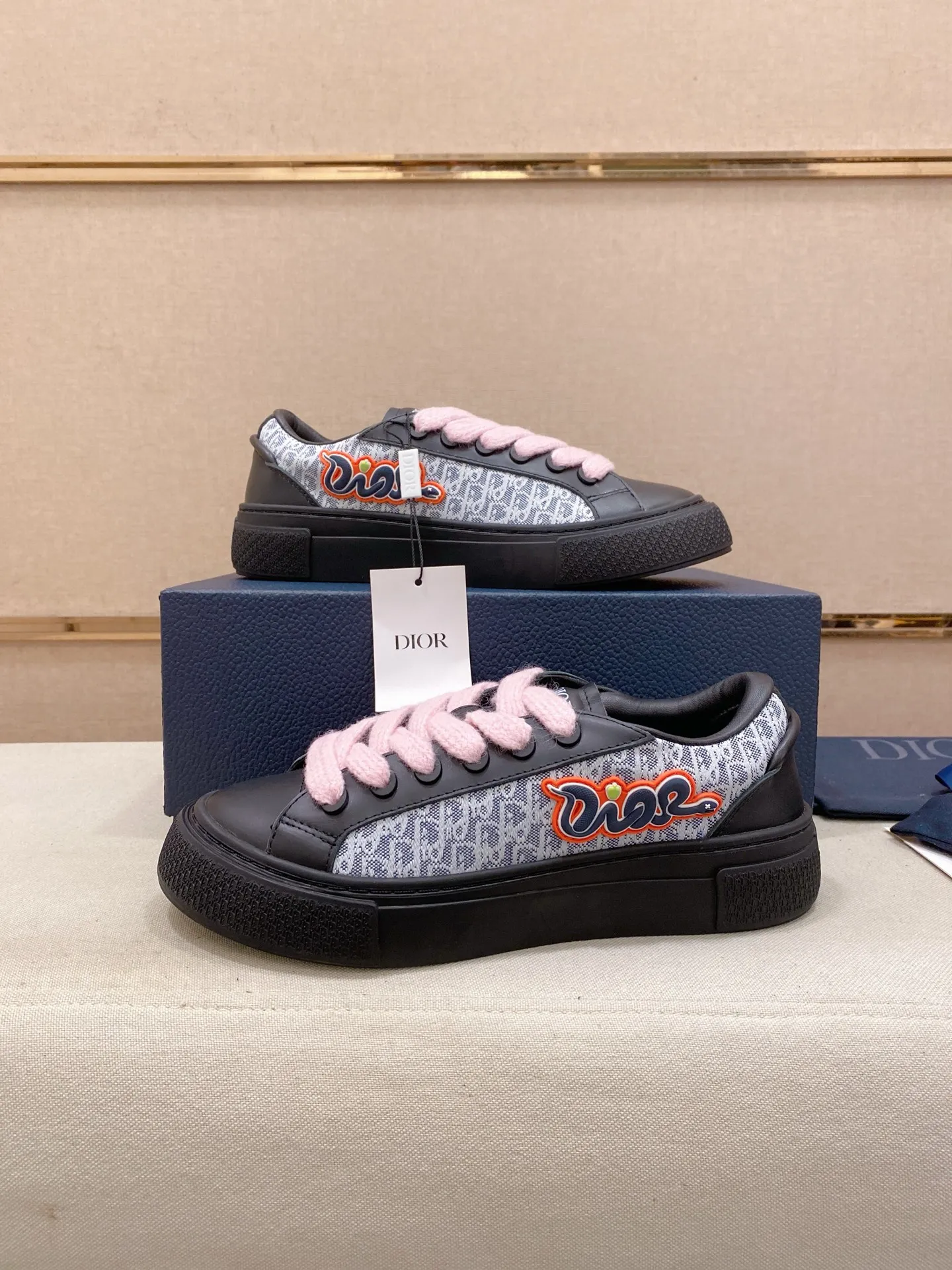 Factory price: 300 Men's shoes 💰[Dior·Dior] Top 🔍Couple style 💏🔍New casual sports style couple shoes, new four-season design, perfect workmanship, lace-up lazy style to create cabinet quality, upper: imported first-layer cowhide, sheepskin lining is soft and comfortable, ultra-light TPU wear-resistant outsole, simple, versatile fashion men's shoes, excellent color code number 35--44